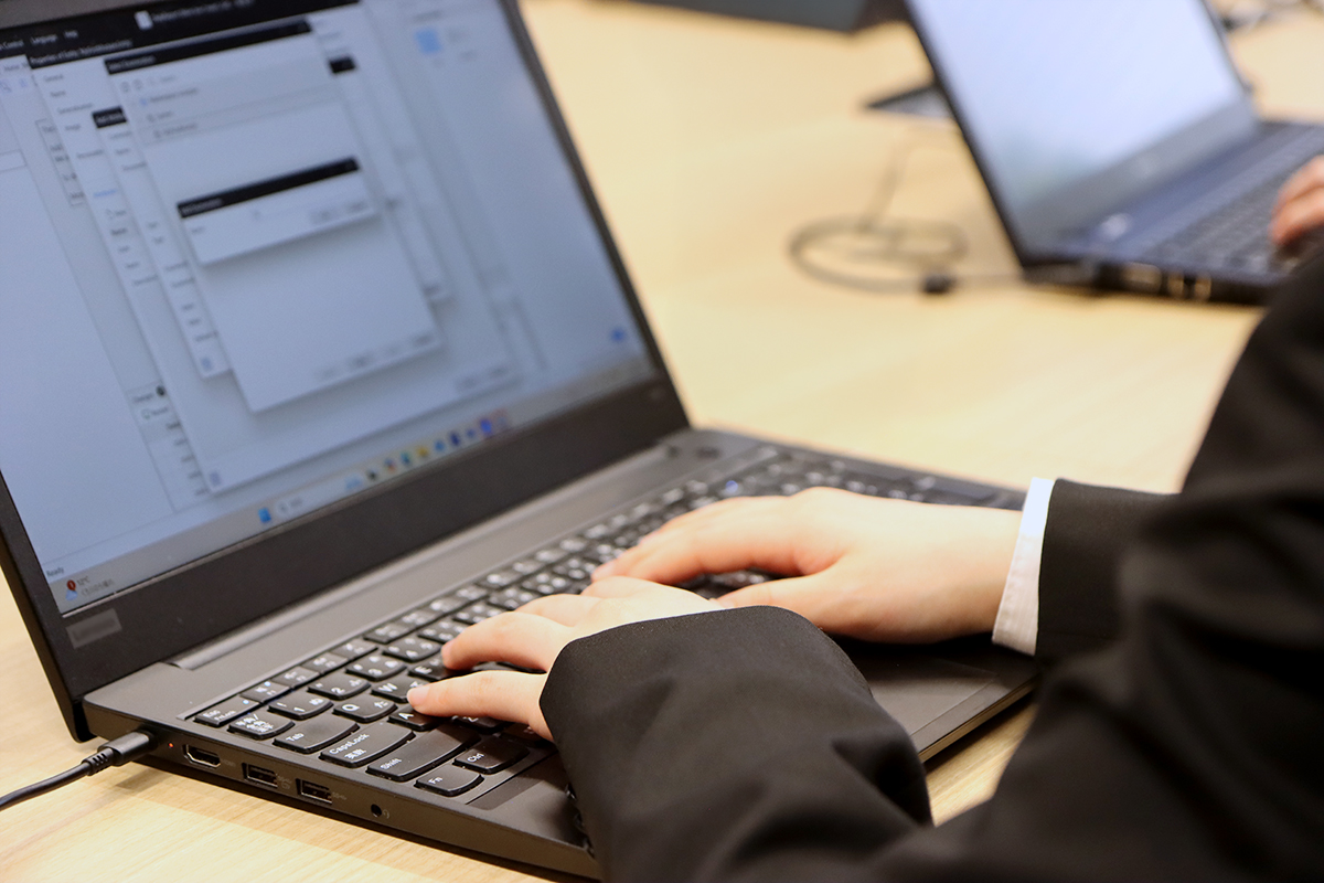 インターンシップに参加した学生の作業の様子